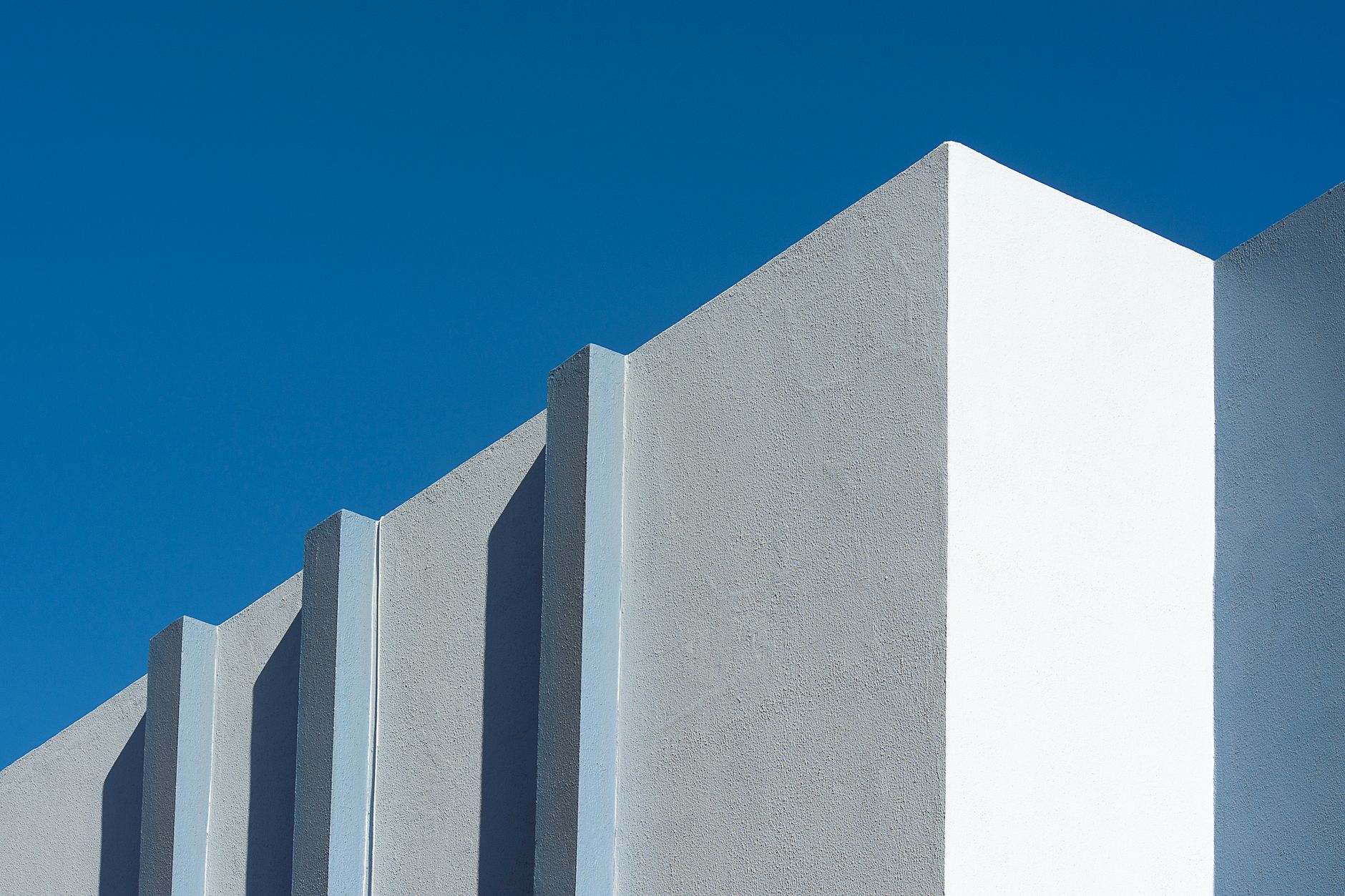 Façade contemporaine, jeu de volumes et de lumière