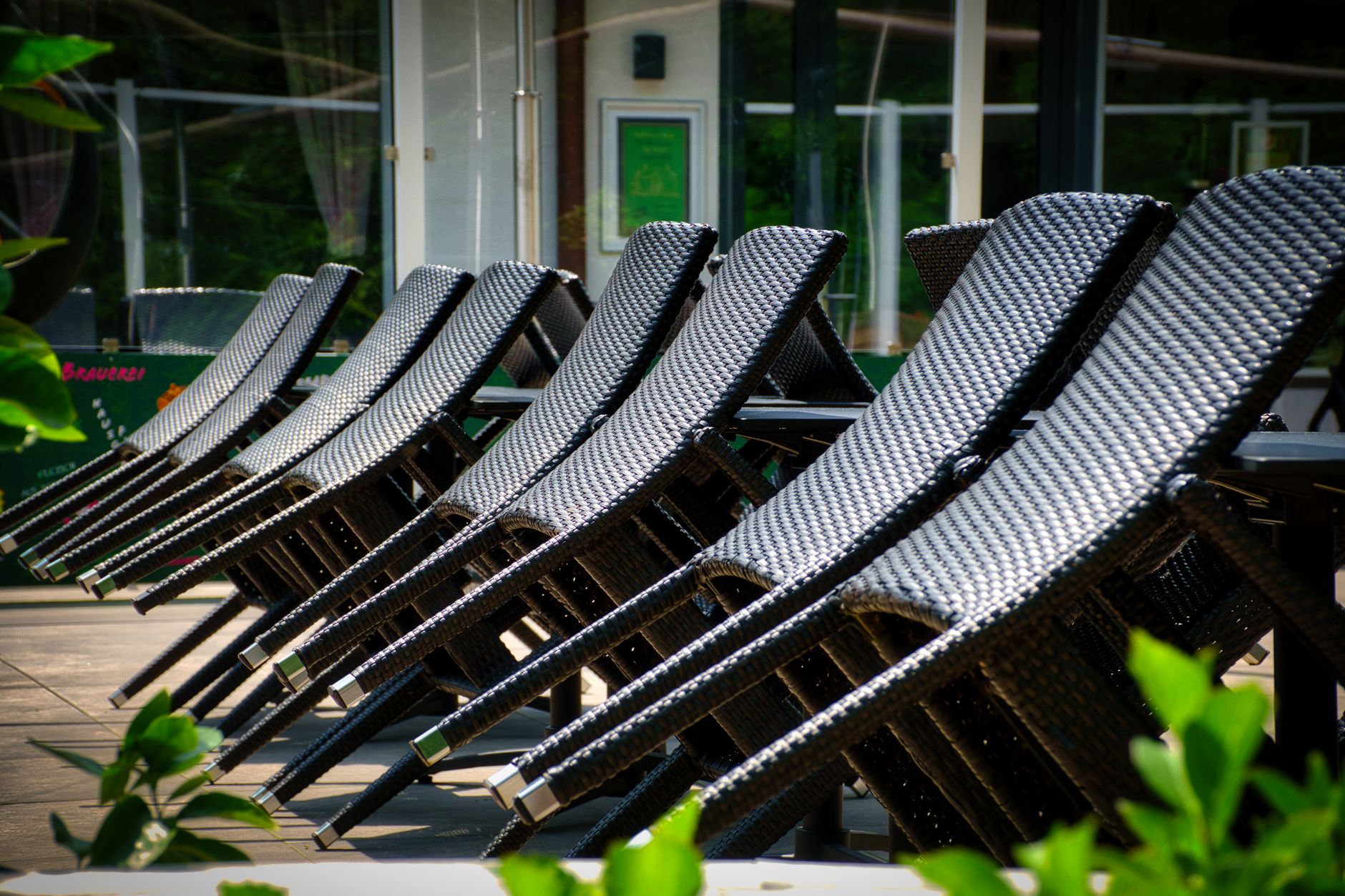 Chambre ouvrant sur la terrasse et le jardin