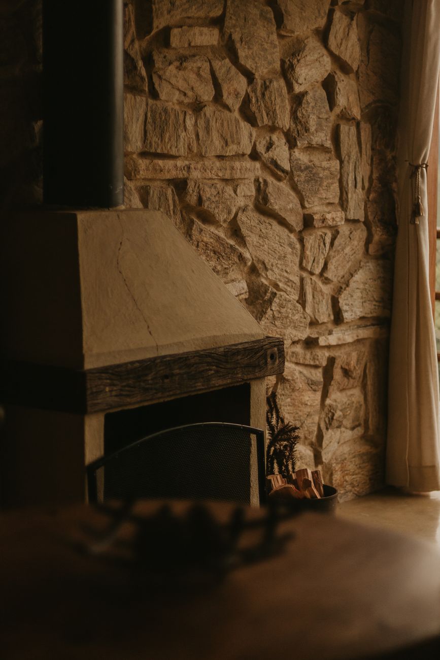 Chambre familiale près de la cheminée