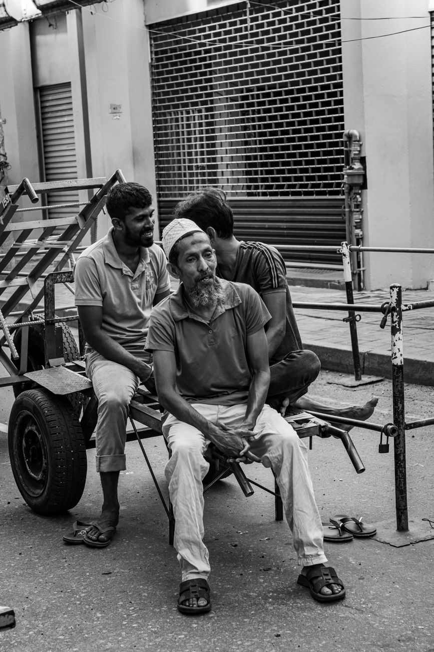 Scène de rue en noir et blanc